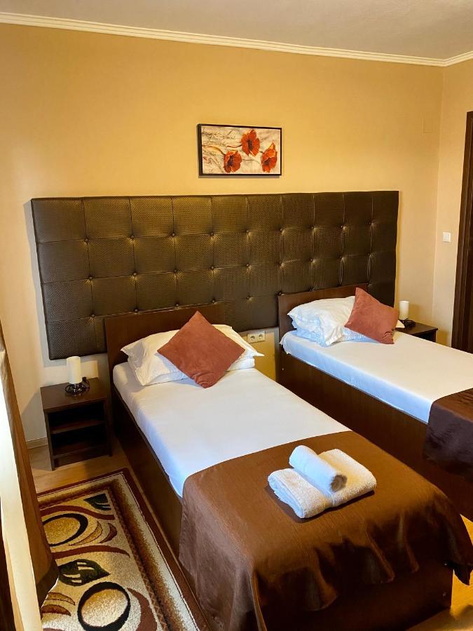 Hanul Lui Bogdan Economy INN Făget Extérieur photo