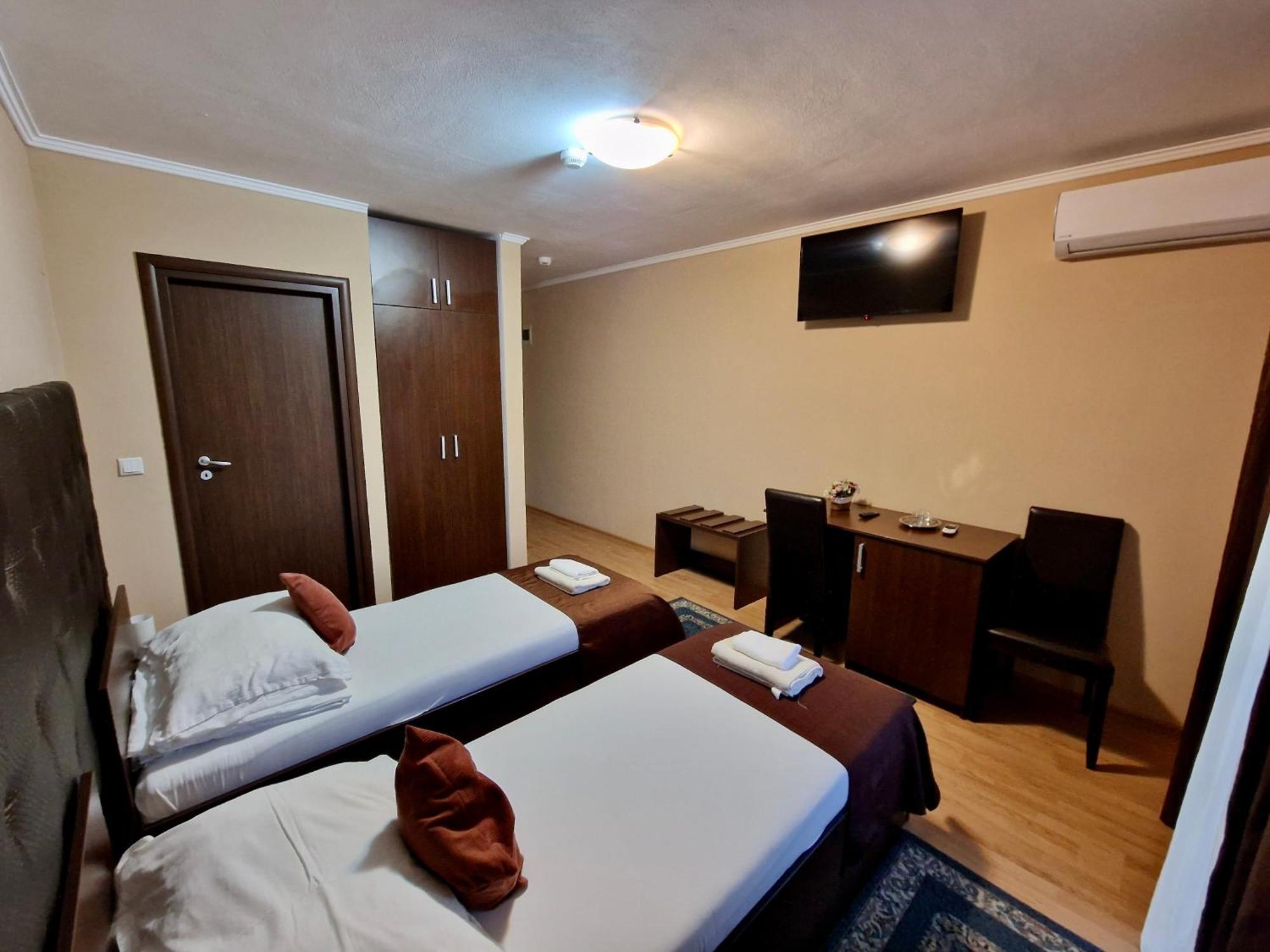 Hanul Lui Bogdan Economy INN Făget Extérieur photo