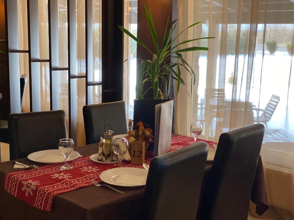 Hanul Lui Bogdan Economy INN Făget Extérieur photo